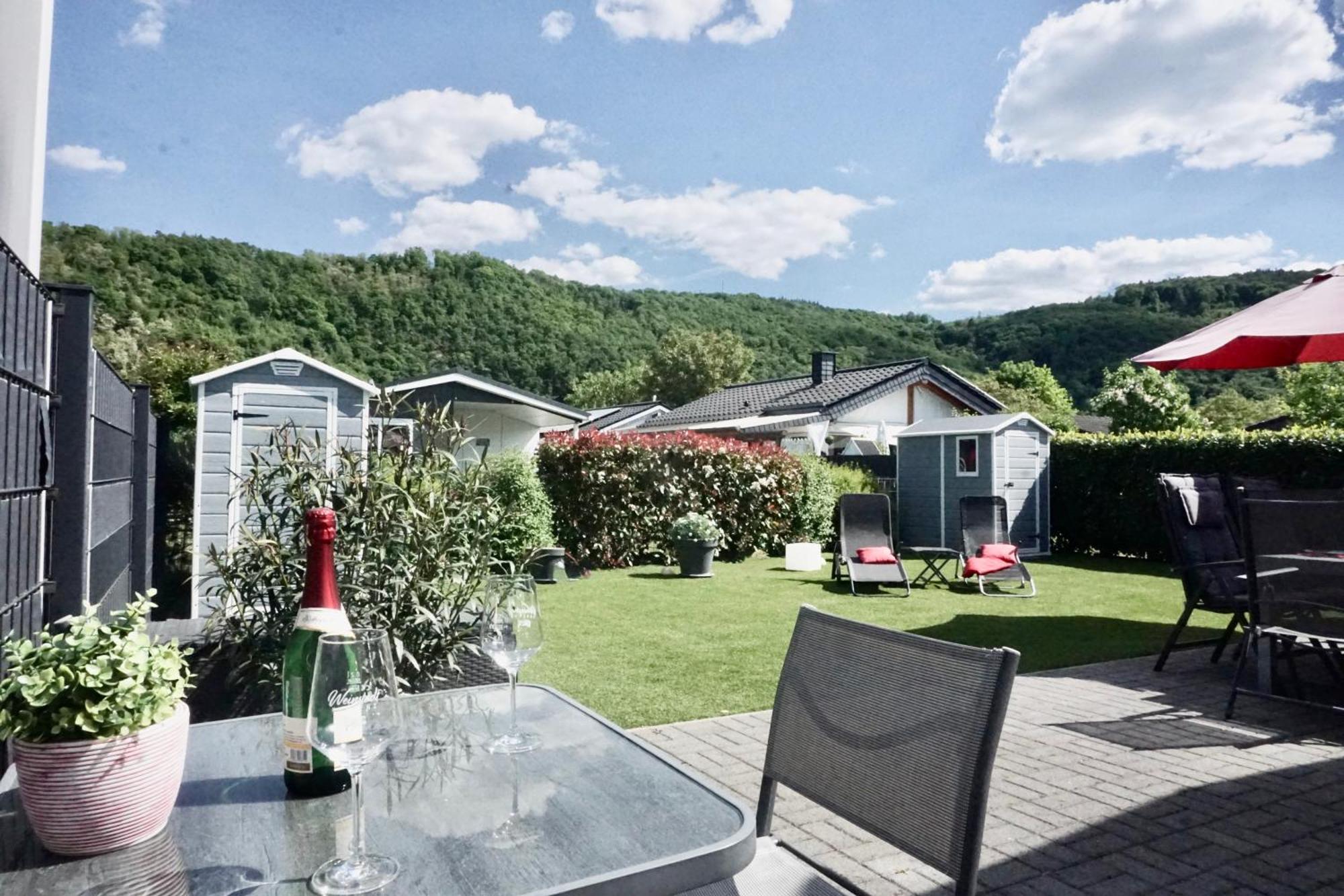 Ferienhaus Ufergeheimnis Am Guelser Moselbogen I 2 Sz I 5 Gaeste I Badebucht I Grill I Garten Coblença Exterior foto