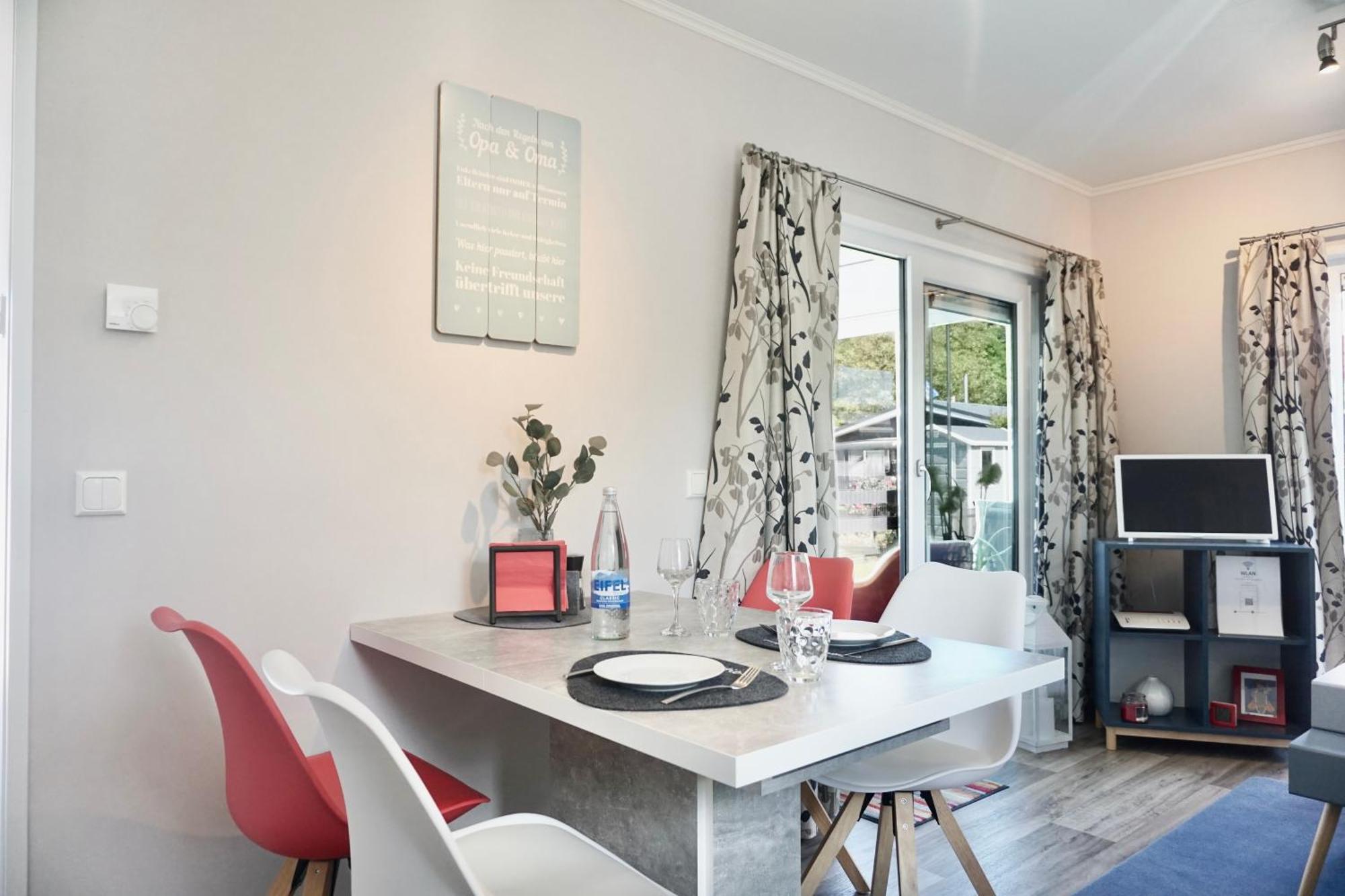 Ferienhaus Ufergeheimnis Am Guelser Moselbogen I 2 Sz I 5 Gaeste I Badebucht I Grill I Garten Coblença Exterior foto